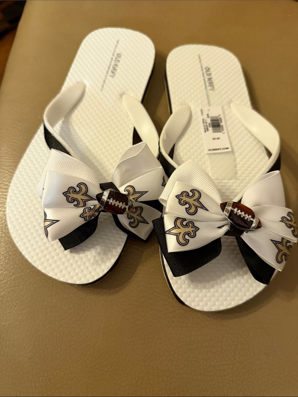 Old Navy White and Black Girls' Fleur-de-lis Bow Flip Flops